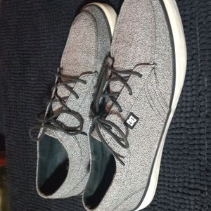 DG men's size 13 sneakers